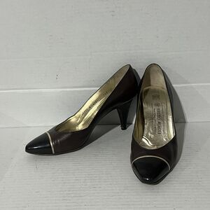 Bruno Magli Black And Gold Pump Classic Low Heel Size 7.5B